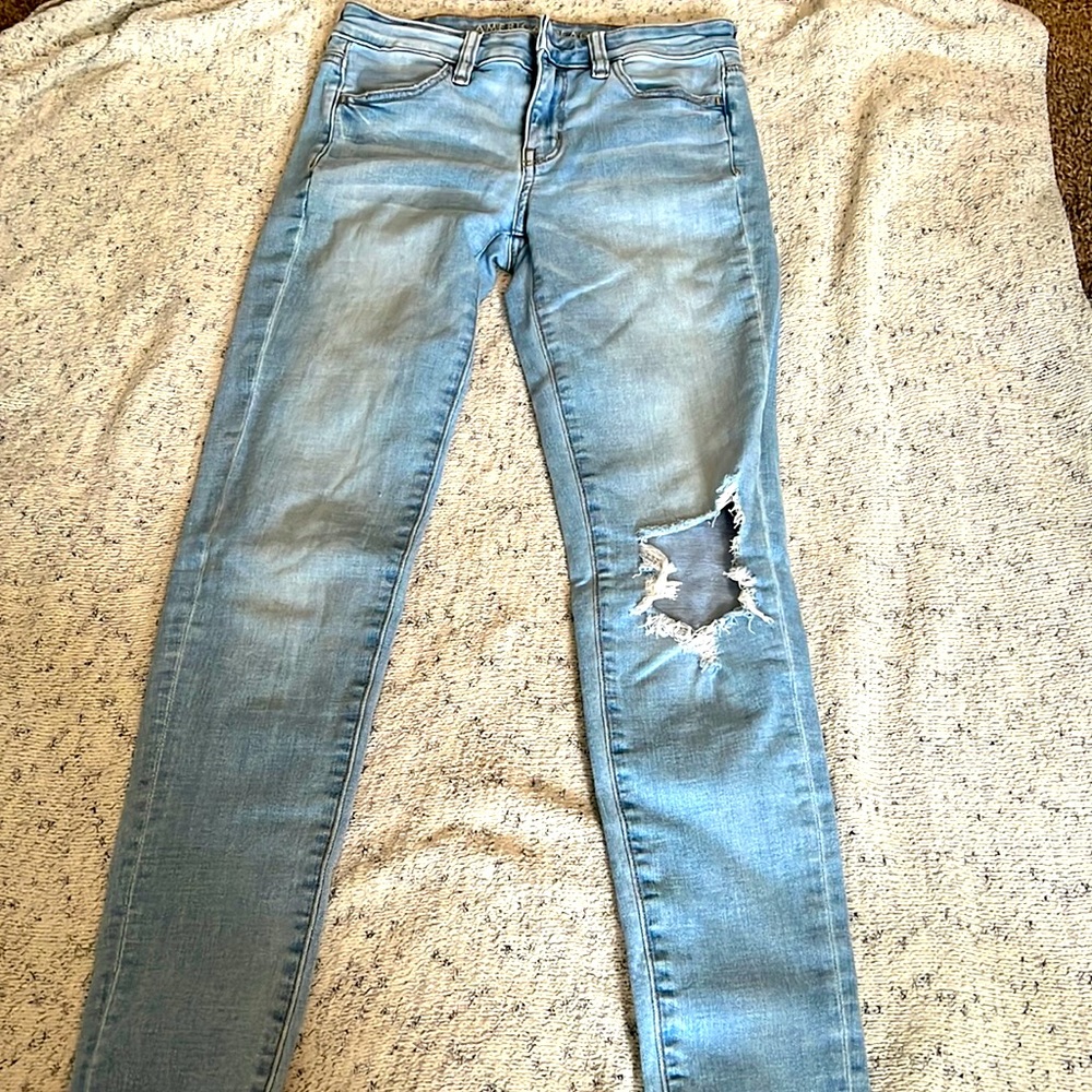 size 2 superstretch American Eagle light blue jeans!